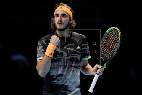 TENIS FINALES ATP Tsitsipas vence a Medvedev y le aleja de Federer