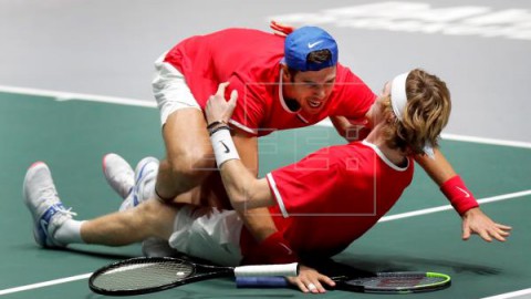 TENIS FINALES COPA DAVIS Rusia doblega a la serbia de Djokovic