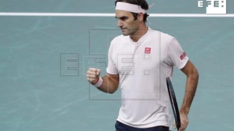 TENIS PARÍS Federer derrota a Nishikori y se cita con Djokovic